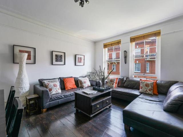 40 Beaumont Avenue, London W14 3 bed flat to rent £6,700 pcm £1,546 pw