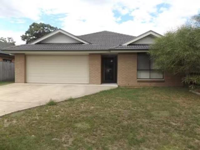 40 Brittania Drive, TANILBA BAY House for rent Listed by Moni.
