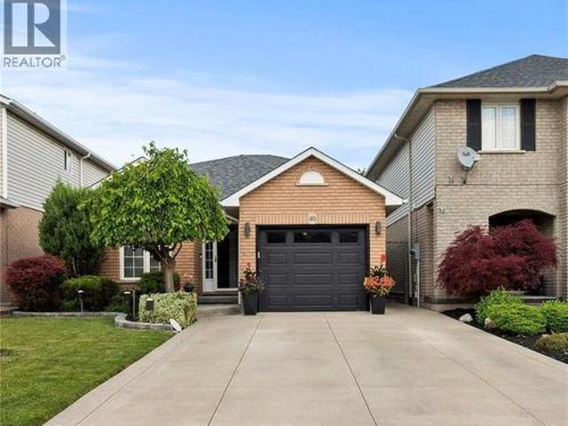 40 Bridgette Drive, Hamilton, ON, L9A 5J8 house for sale | Listing ID 40856 | Royal LePage