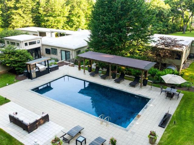 40 Caveswood Lane