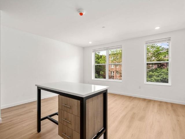 40 Centre St #207, Brookline, US, MA