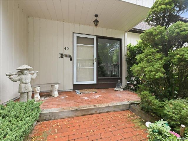 40 Cedar Lane N 40