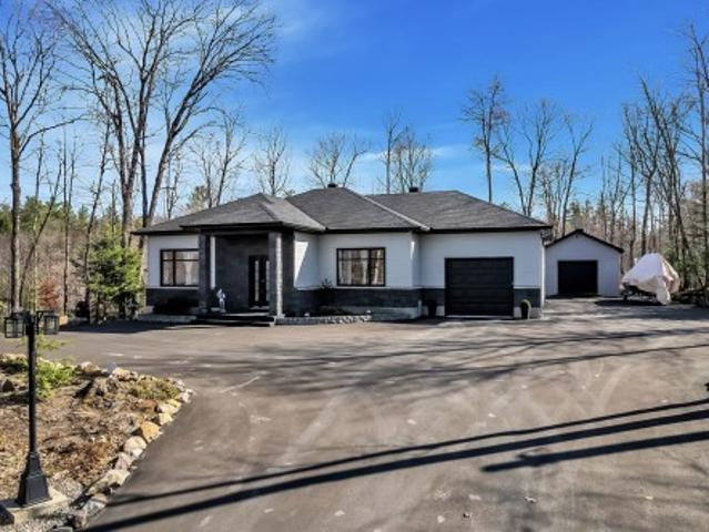 40 Ch. Des Échassiers, Val Des Monts, QC, J8N 0B7 house for sale | Listing ID 18276 | Royal LePage
