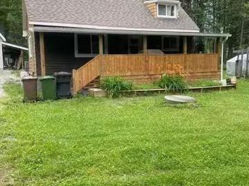 40 Ch. Du Lac Macaza, La Macaza, QC, J0T 1R0 house for sale.