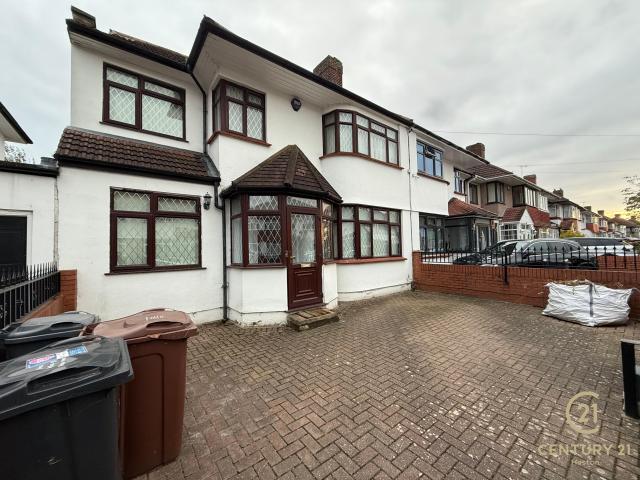 40 Crosslands Avenue, Southall, UB2 5QZ Century 21 United Kingdom