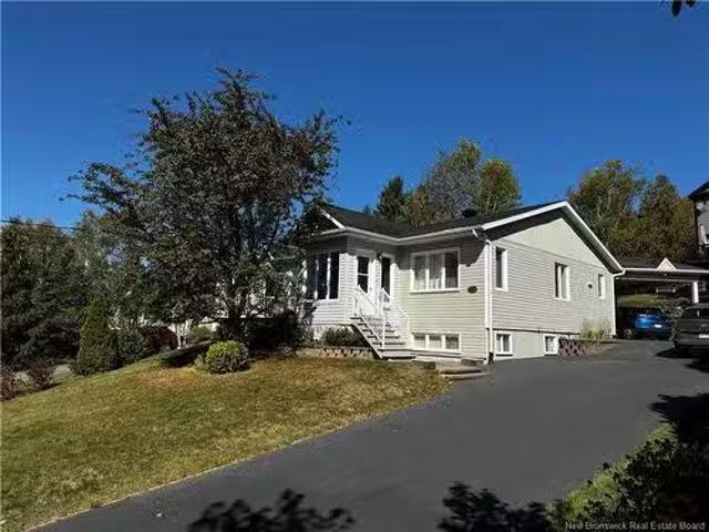 40 Des Gouverneurs St, Edmundston, NB, E3V 4H5 house for sal.