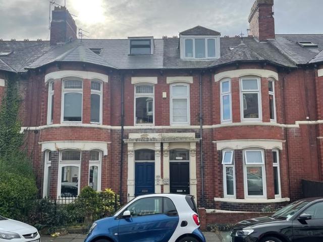 40 Devonshire Place, Tyne and Wear NE2 6 bed maisonette to rent £3,900 pcm £900 pw