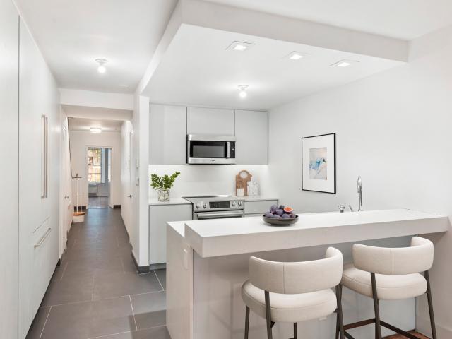 40 E 63RD Street