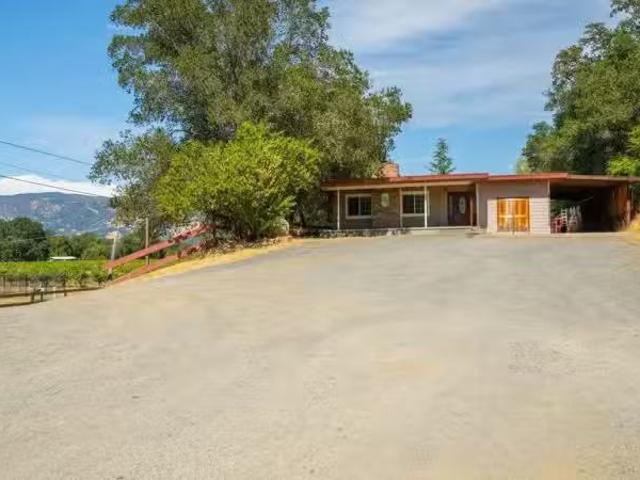 40 EL RANCHO DR, CLOVERDALE, CA 95425