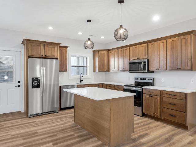 40 Ellie Ct