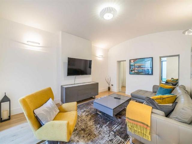 40 Ennismore Gardens, London, SW7 1AH, United Kingdom | 3 bed apartment for rent #136169440 | Rentberry