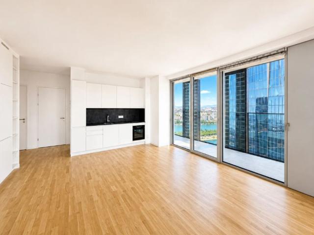 40. Etage mit Weitblick: DC2 Tower inkl. 39qm Loggia: 3 Zimmer Wohnung