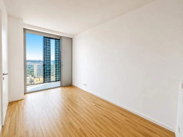 40. Etage mit Weitblick: DC2 Tower inkl. 39qm Loggia: 3 Zimmer Wohnung