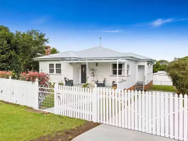 40 Geoffrey Street, Mount Lofty, QLD 4350