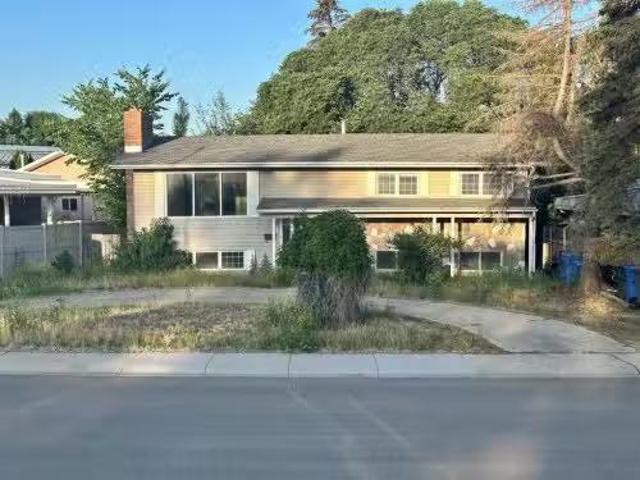 40 Harris Street Sw, Medicine Hat, AB, T1A 4A1 house for sal.