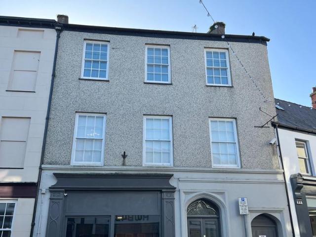 40 High Street, Pwllheli LL53 1 bed flat to rent £525 pcm £121 pw