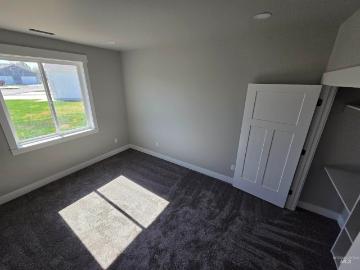 40 Lakeside Loop