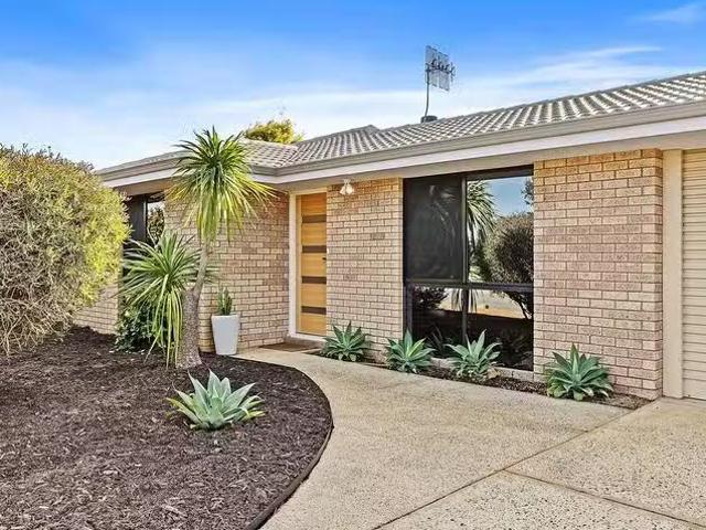 40 Mahogany Drive, Halls Head, WA 6210