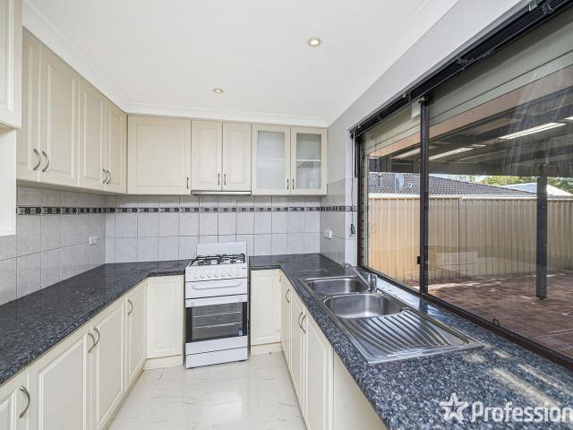 40 Oakleaf CircleMirrabooka WA 6061, Australia
