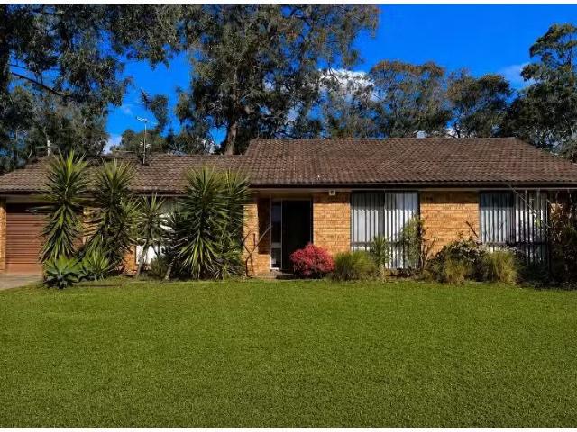 40 Pademelon Avenue, St Helens Park House for rent Listed by.