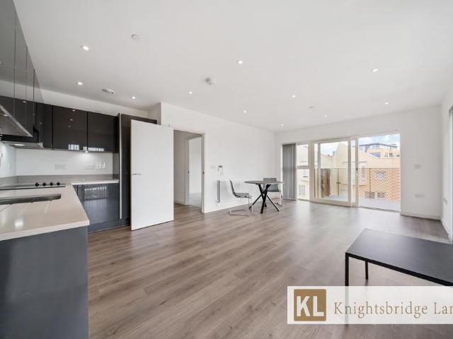 40 Perryfield Way, London NW9 2 bed apartment to rent £2,125 pcm £490 pw