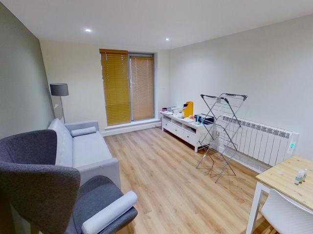 40 Ropewalk Court, City Centre. 2 bed flat to rent £1,387 pcm £320 pw