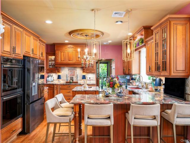 40 Sprucetop Drive