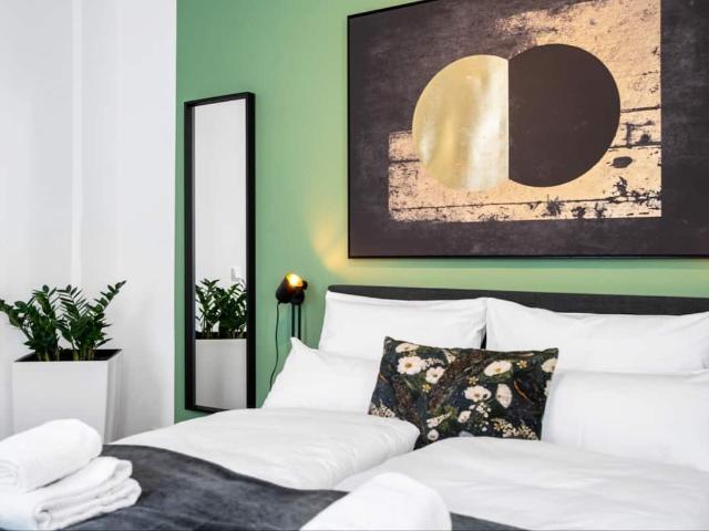 40 sqm *Dreamlike studio* | City | Central station | Quiet, Krefeld Amsterdam Apartments for Rent