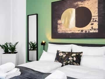 40 sqm *Dreamlike studio* | City | Central station | Quiet, Krefeld Amsterdam Apartments for Rent