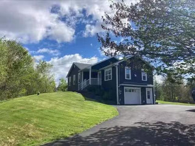 40 Sutherland Drive, Fall River, NS, B2T 1M1 house for sale.