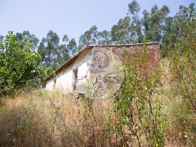70m2 house to renovate near Marmelete in beautiful valley
