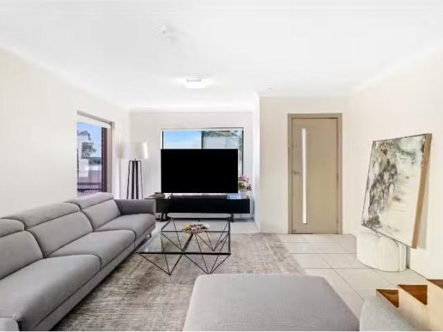 40A Plimsoll Street, SANS SOUCI House for rent Listed by Quar.