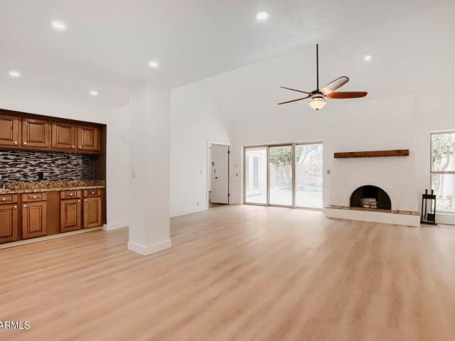 4105 e larkspur drive
