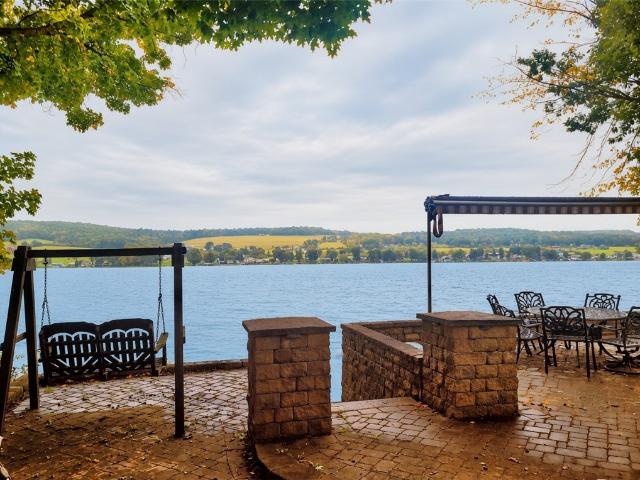 4105 E Waneta Lake Road