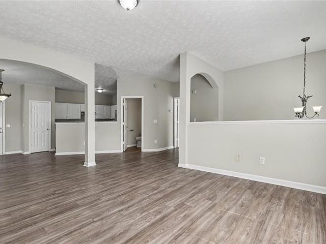 4102 Robin Circle