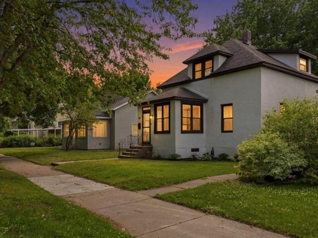 410 21st St S, La Crosse, WI 54601