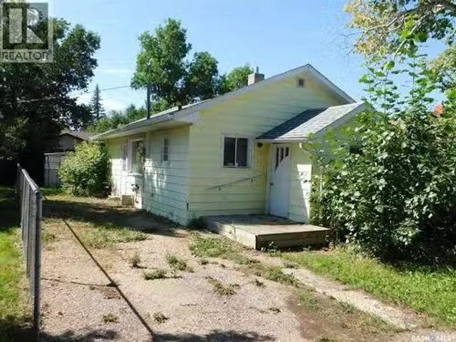 410 6Th Avenue E, Assiniboia, SK, S0H 0B0 house for sale Li.