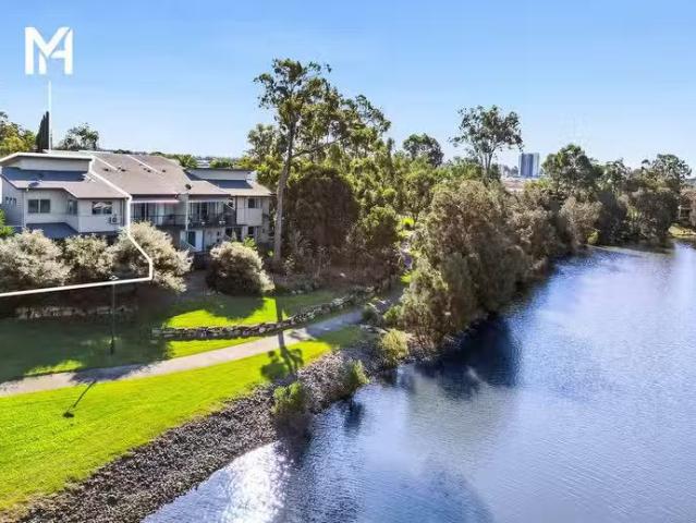 4/10 Comore Drive, Varsity Lakes, QLD 4227 Townhouse for Rent
