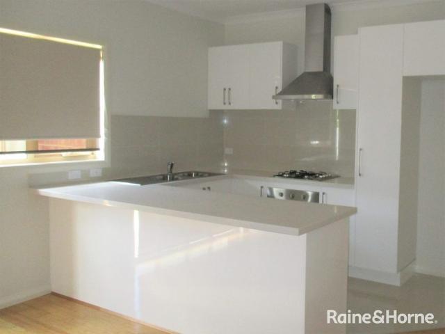 4/10 Bournemouth Ave, Springvale