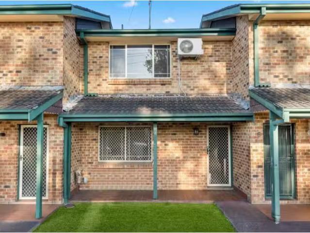 4/10 Stanbury Place, Quakers Hill Townhouse for rent Listed b.