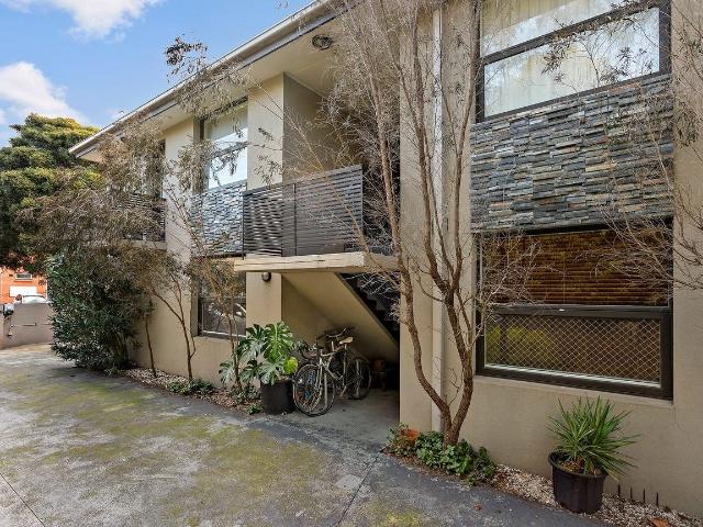 4/114 Commercial Road, Footscray