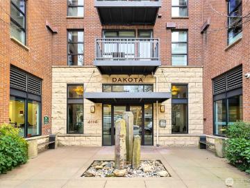 4116 California Ave SW, Unit 304, Seattle, WA 98116 | MLS #2490