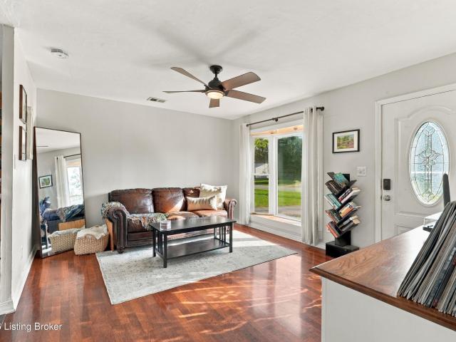 4116 Leo Ln