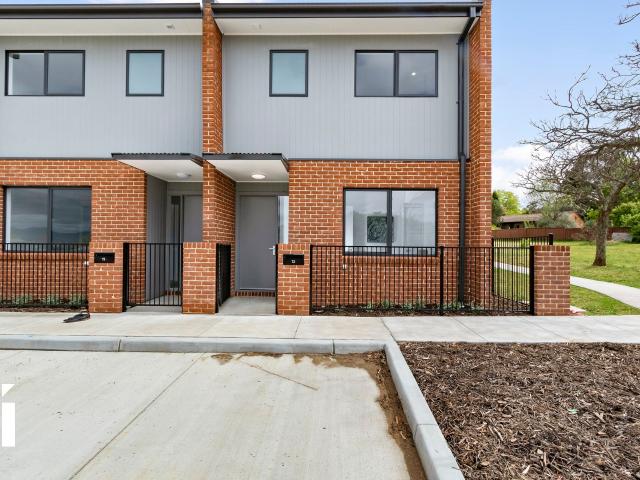 4/110 Livingston Avenue Kambah