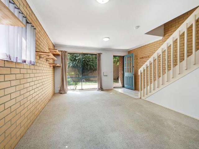 4/111 Uriarra Road, Queanbeyan