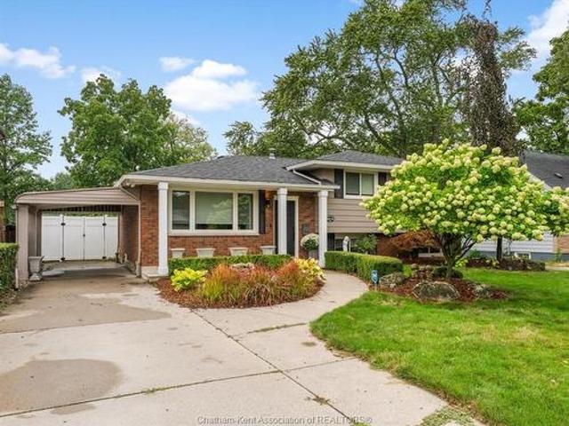 4113 Roseland Drive East, Windsor, ON, N9G 1Y5 house for sale | Listing ID 26023 | Royal LePage