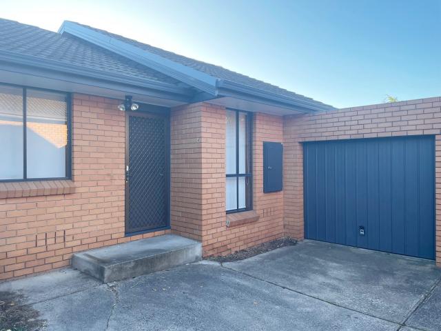 4/11 13 Oakleigh Street, Oakleigh East