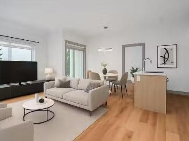 411 6968 Royal Oak Avenue, Burnaby, BC, V5J 4J2 Single Famil.