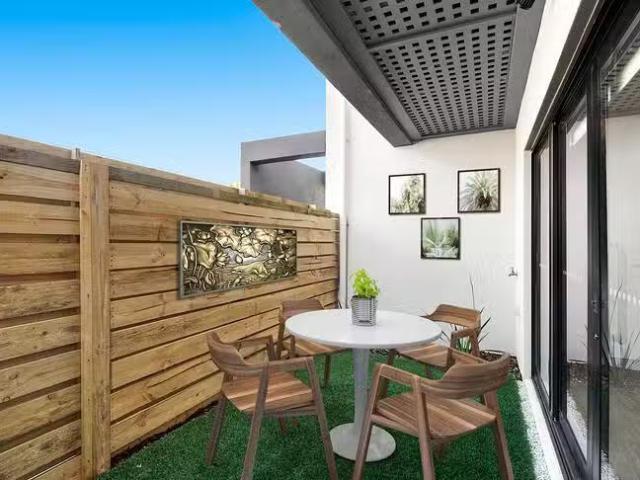 4/11 Government Road Road, Frankston, VIC 3199