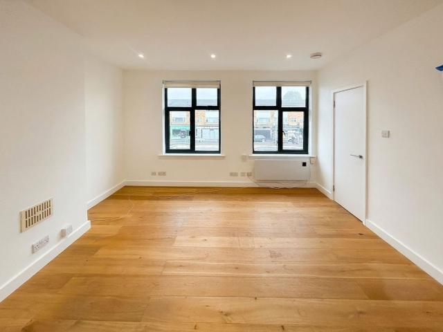 411 Kingston Road, Epsom KT19, Studio to rent, £1,100 pcm | PrimeLocation